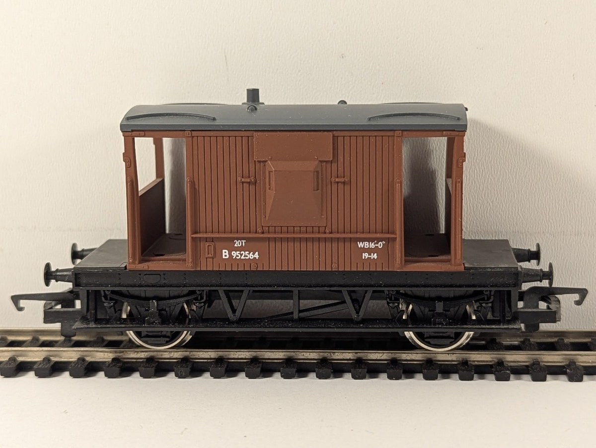 Hornby OO Gauge BR Brake Van Goods Wagon B952564 BR Bauxite R.729