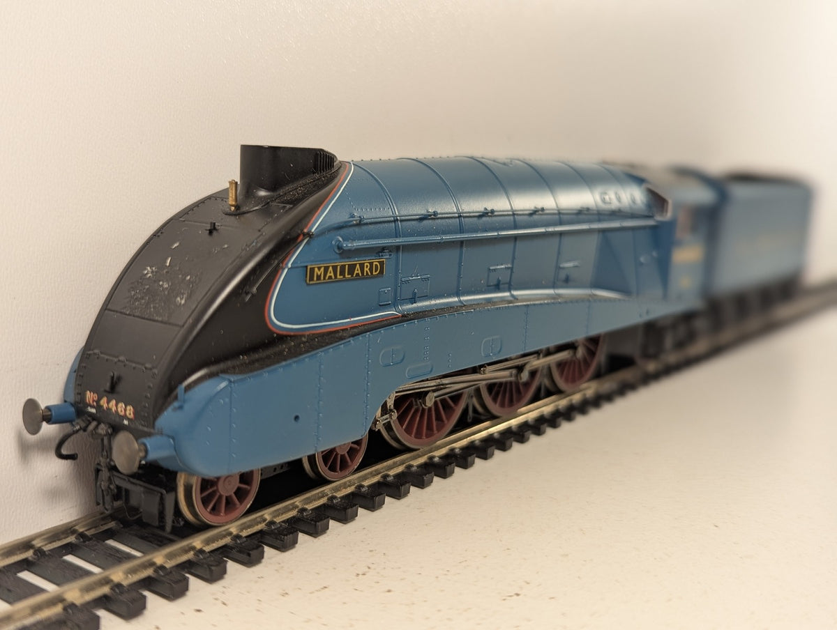 Hornby OO Gauge Class A4 'Mallard' Steam Locomotive 4468 LNER Garter Blue R2339