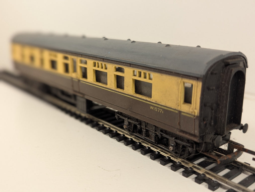 Tri-ang OO Gauge R330 Mk1 Composite Coach W15771 Chocolate & Cream