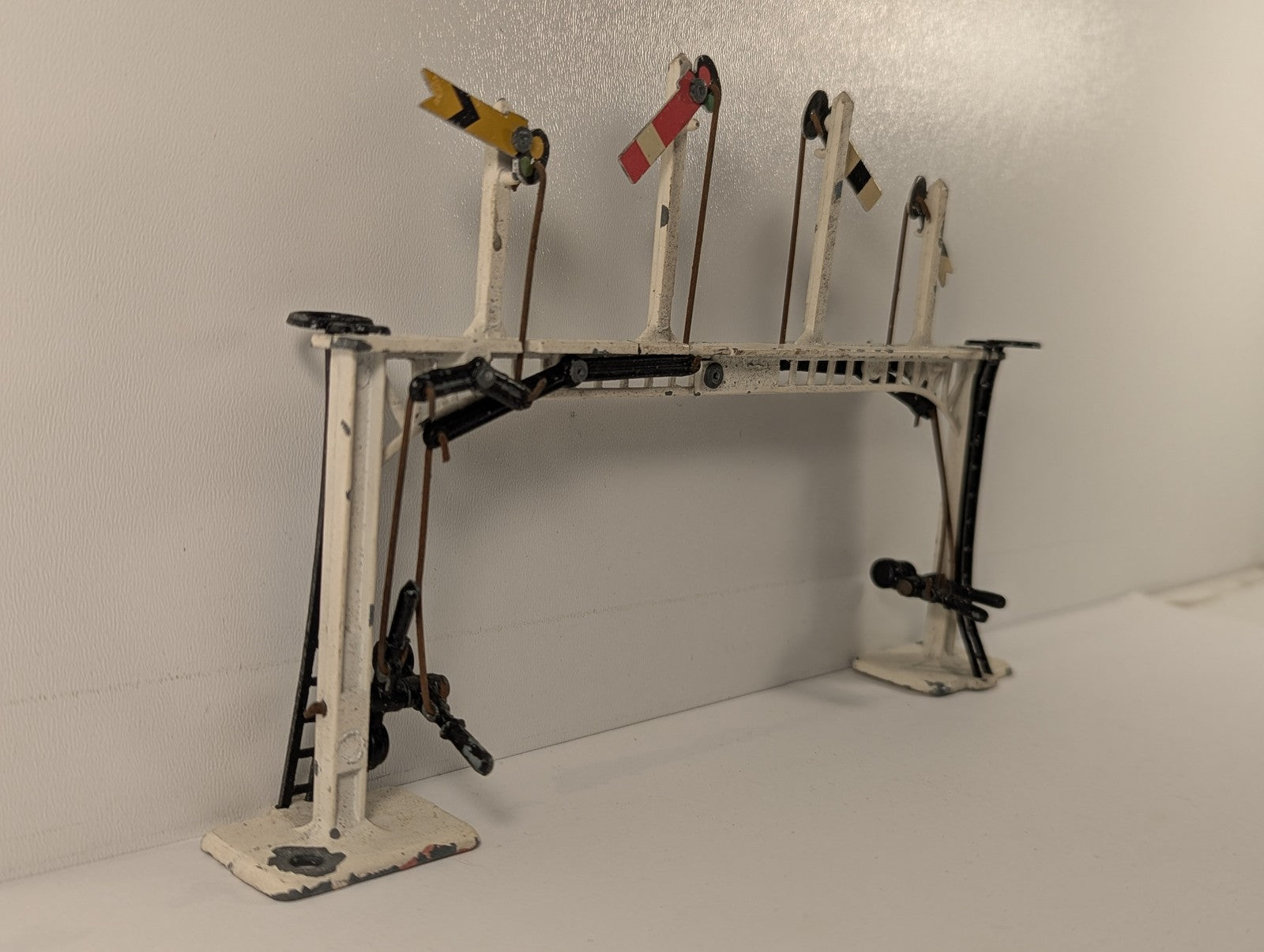 Crescent Toys O Gauge 4-Arm Signal Gantry Lineside Accessory White