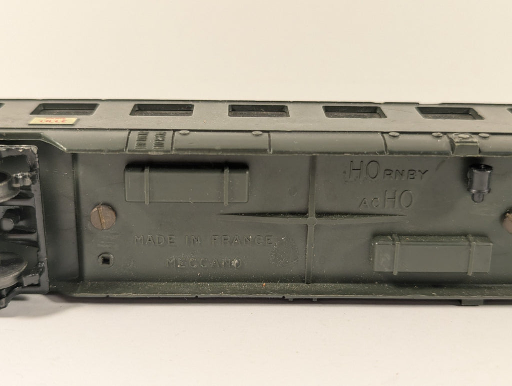 Hornby-Acho 733 HO Gauge SNCF 2nd Class Passenger Coach