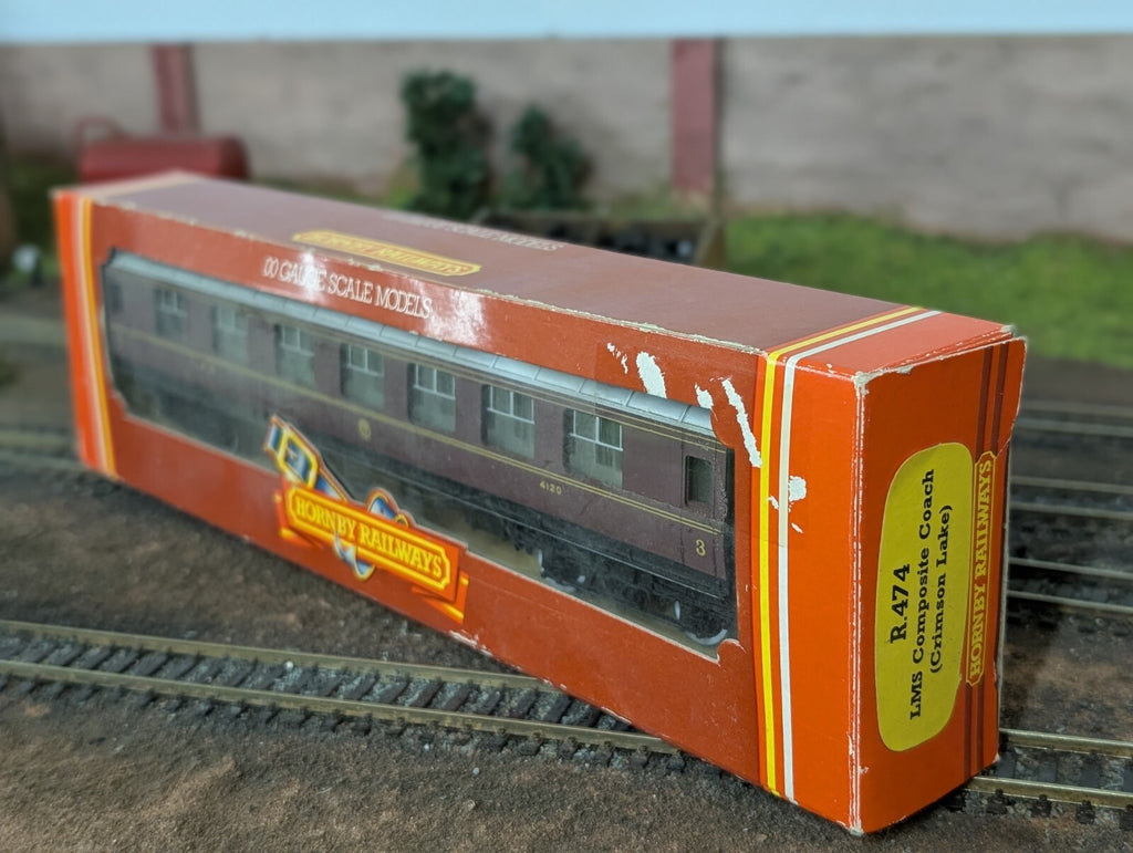 Hornby R474 Hornby RN 4120 LMS Stannier Composite Coach OO Gauge