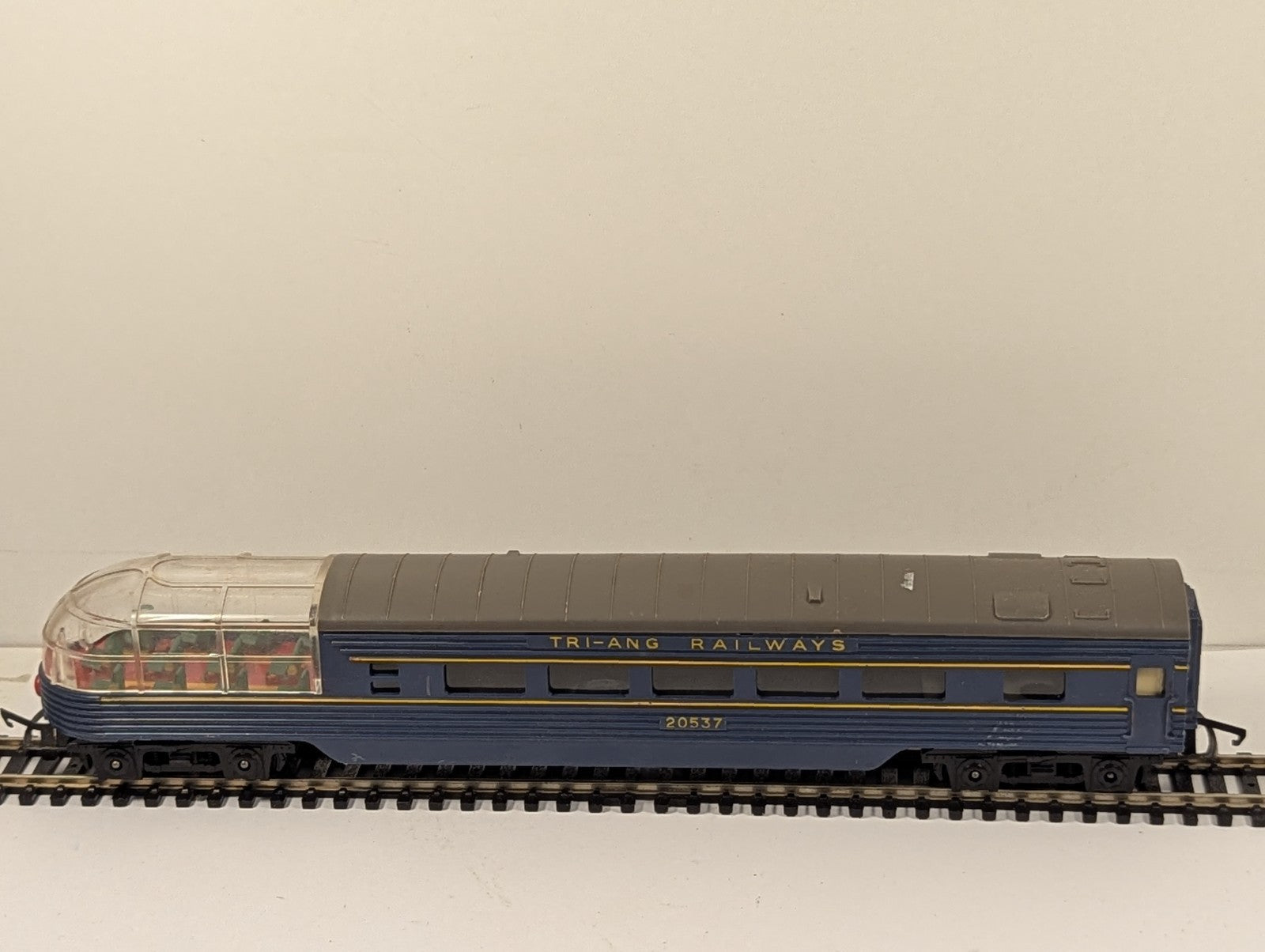 Tri-ang Railways R133 OO Gauge Transcontinental Observation Car