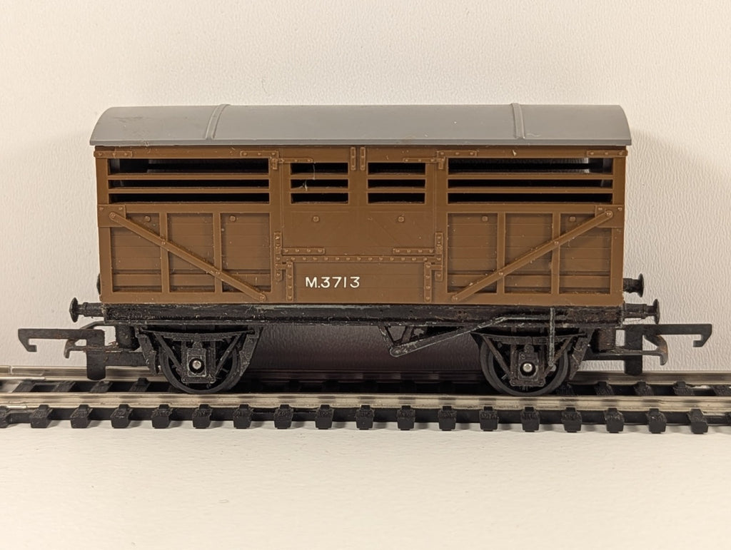 Tri-ang Hornby R122 BR 12-Ton Cattle Wagon – OO Gauge