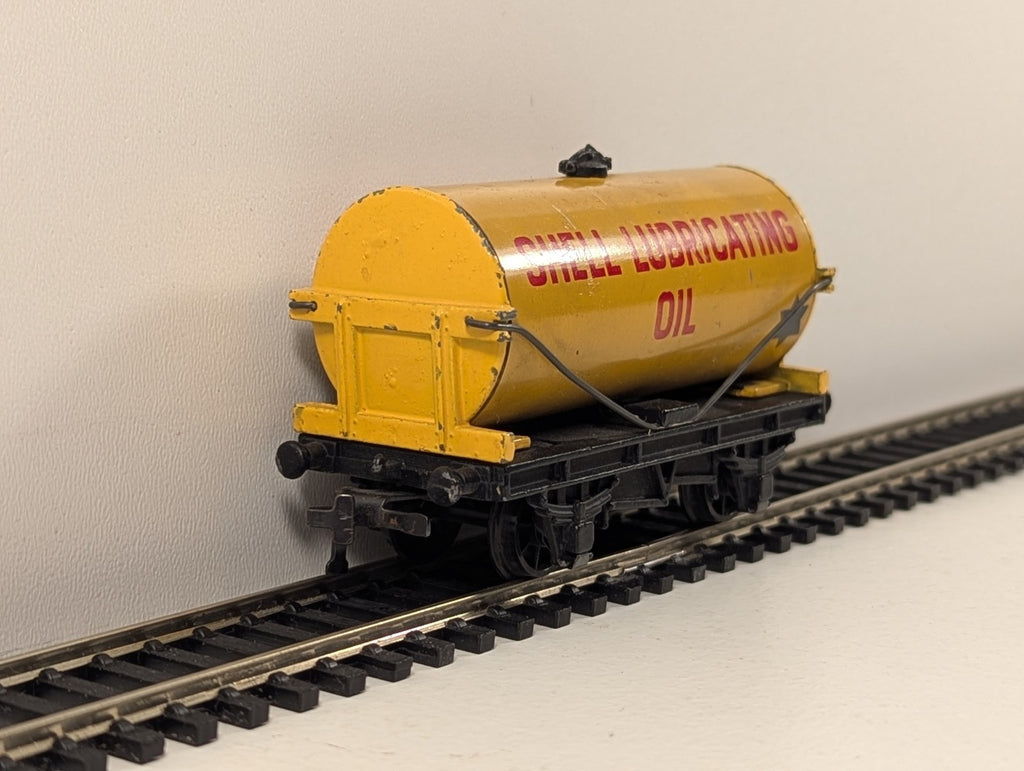 Hornby Dublo 32082 OO Gauge Shell Lubricating Oil Tanker - Wrong Box