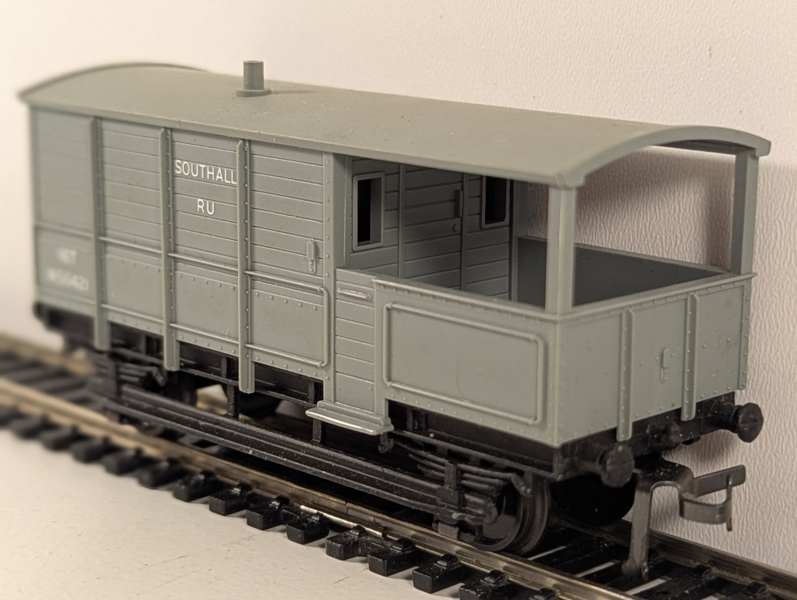 Hornby-Dublo 32048 OO Gauge Western Region Goods Brake Van - Boxed