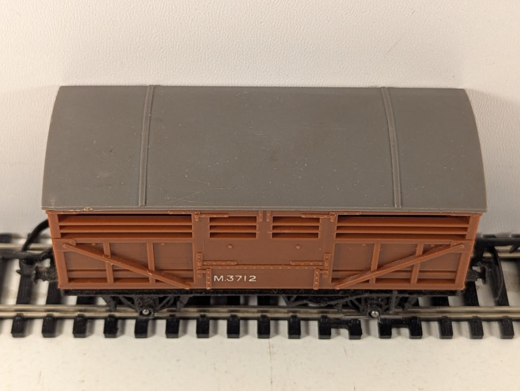 Tri-ang R122 Brown Cattle Wagon