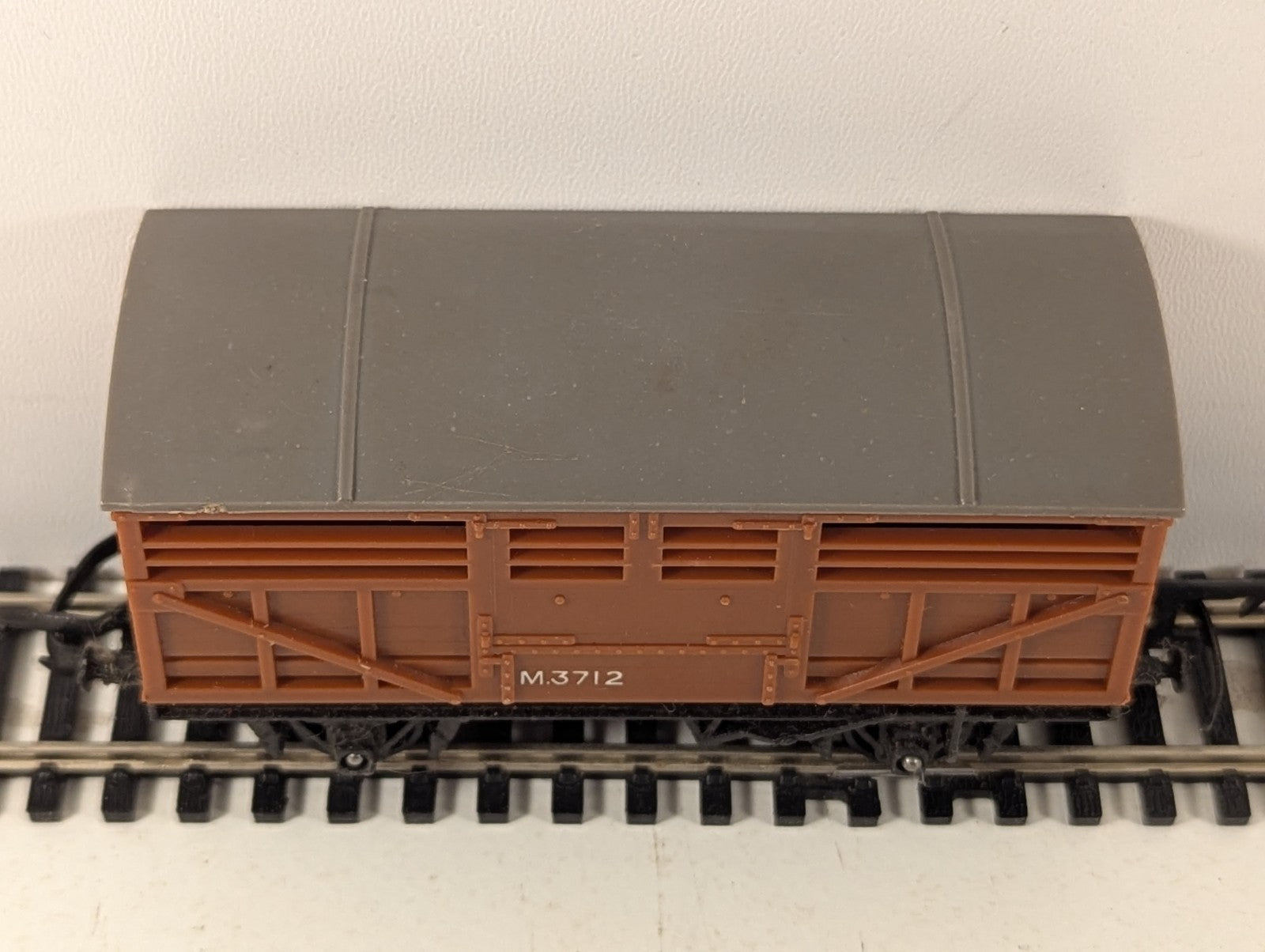 Tri-ang R122 Brown Cattle Wagon