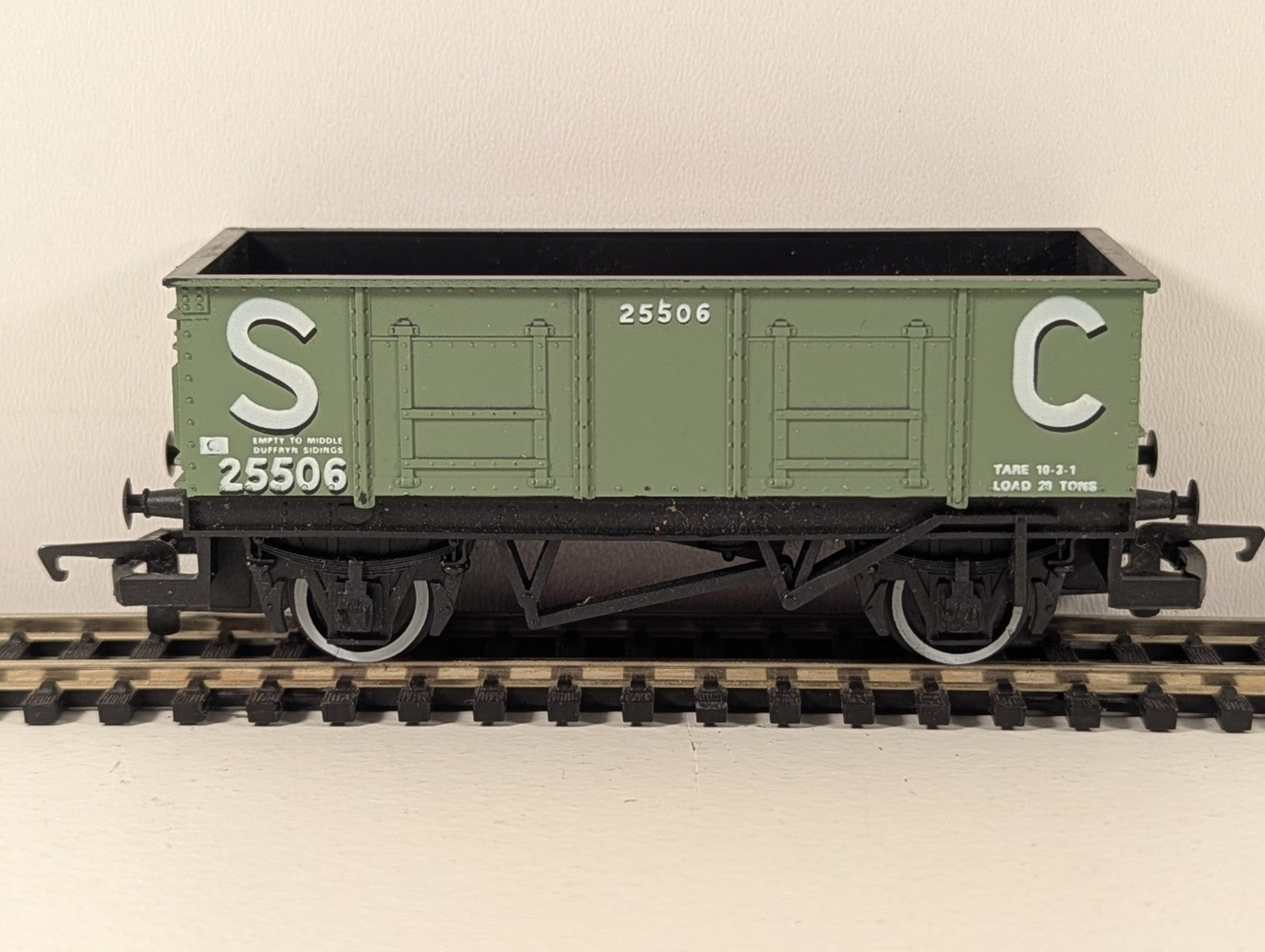 Hornby R730 OO Gauge 21T Steel Mineral Wagon