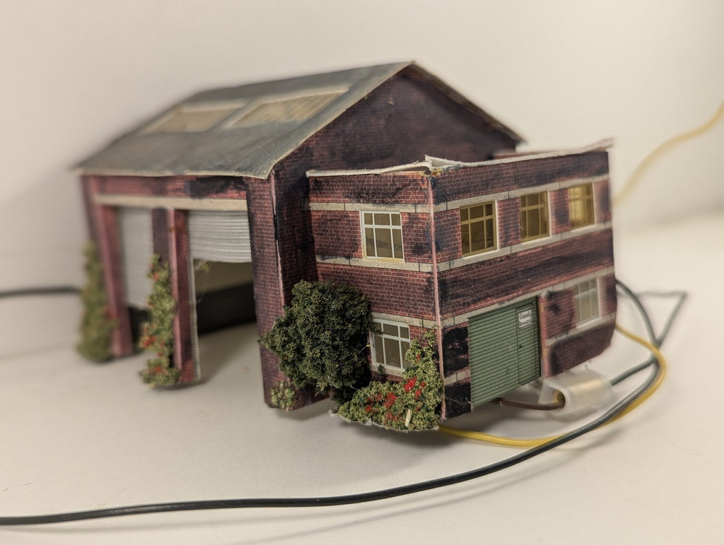 Metcalfe N Gauge Small Factory Building Red Brick with Lights