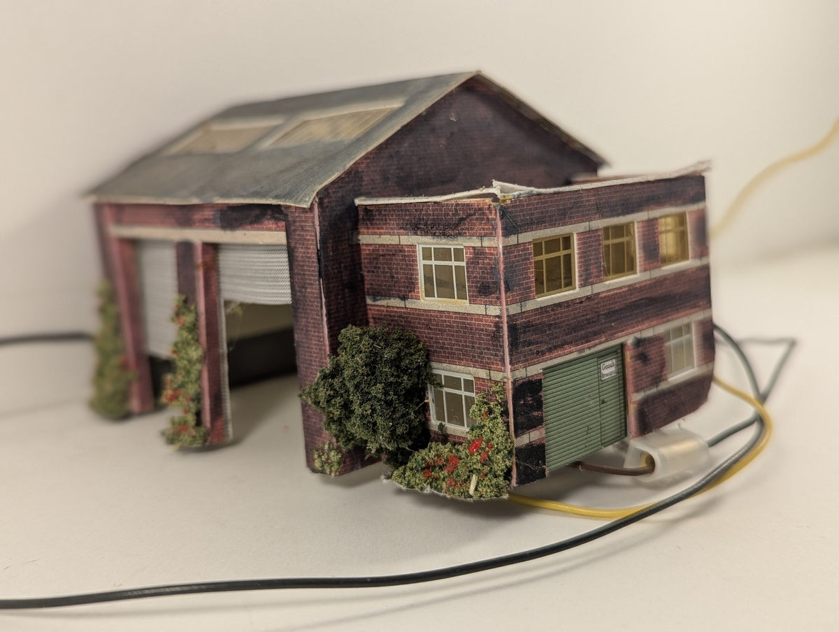 Metcalfe N Gauge Small Factory Building Red Brick with Lights