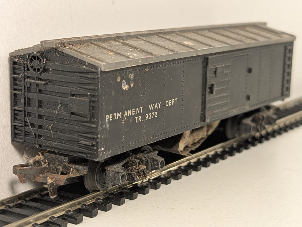 Tri-ang OO Gauge Track Cleaning Car Goods Wagon T.R. 9372