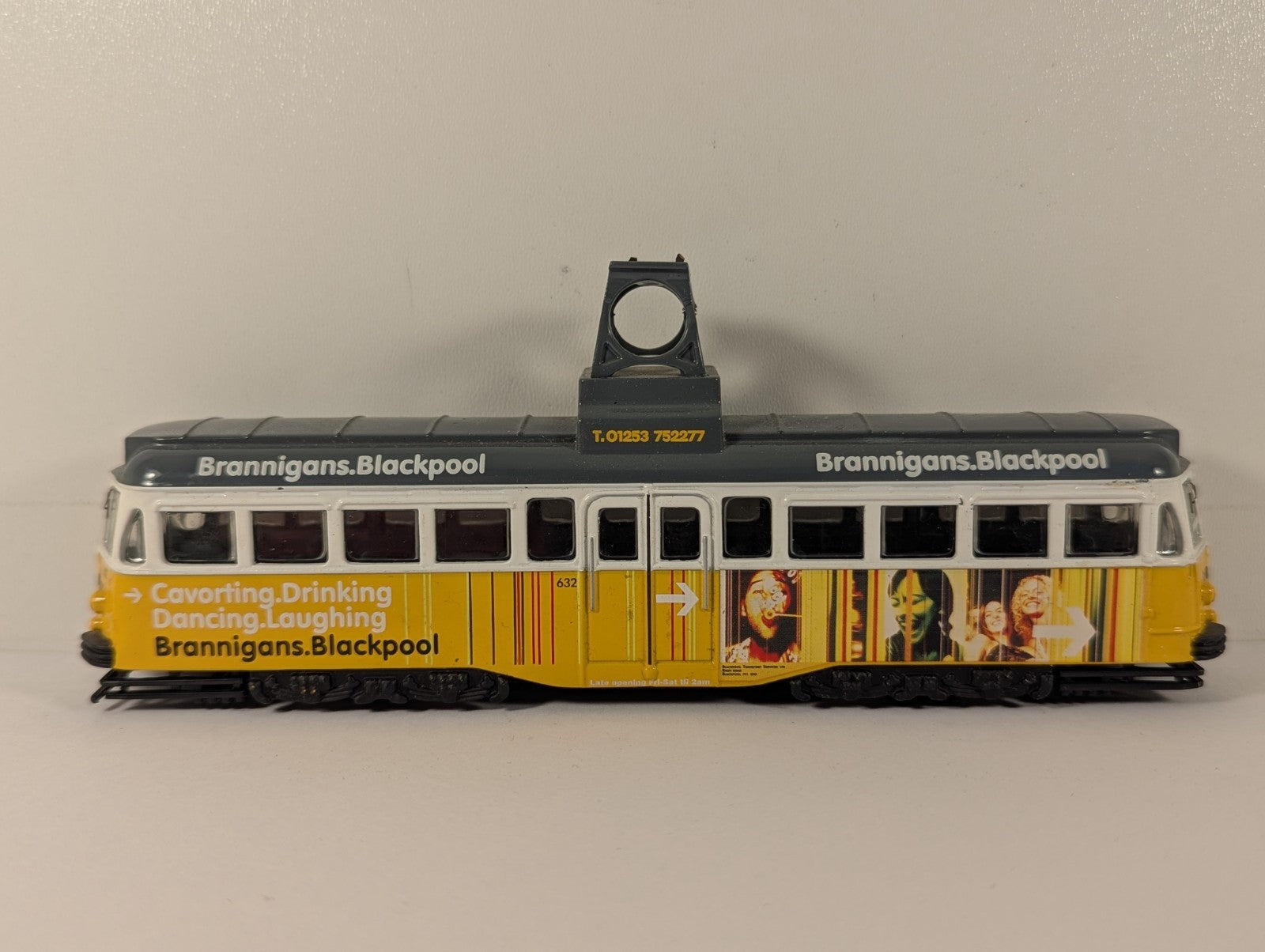 Corgi 1:76 Scale Blackpool Brush Tram 632 Brannigans Blackpool OM44