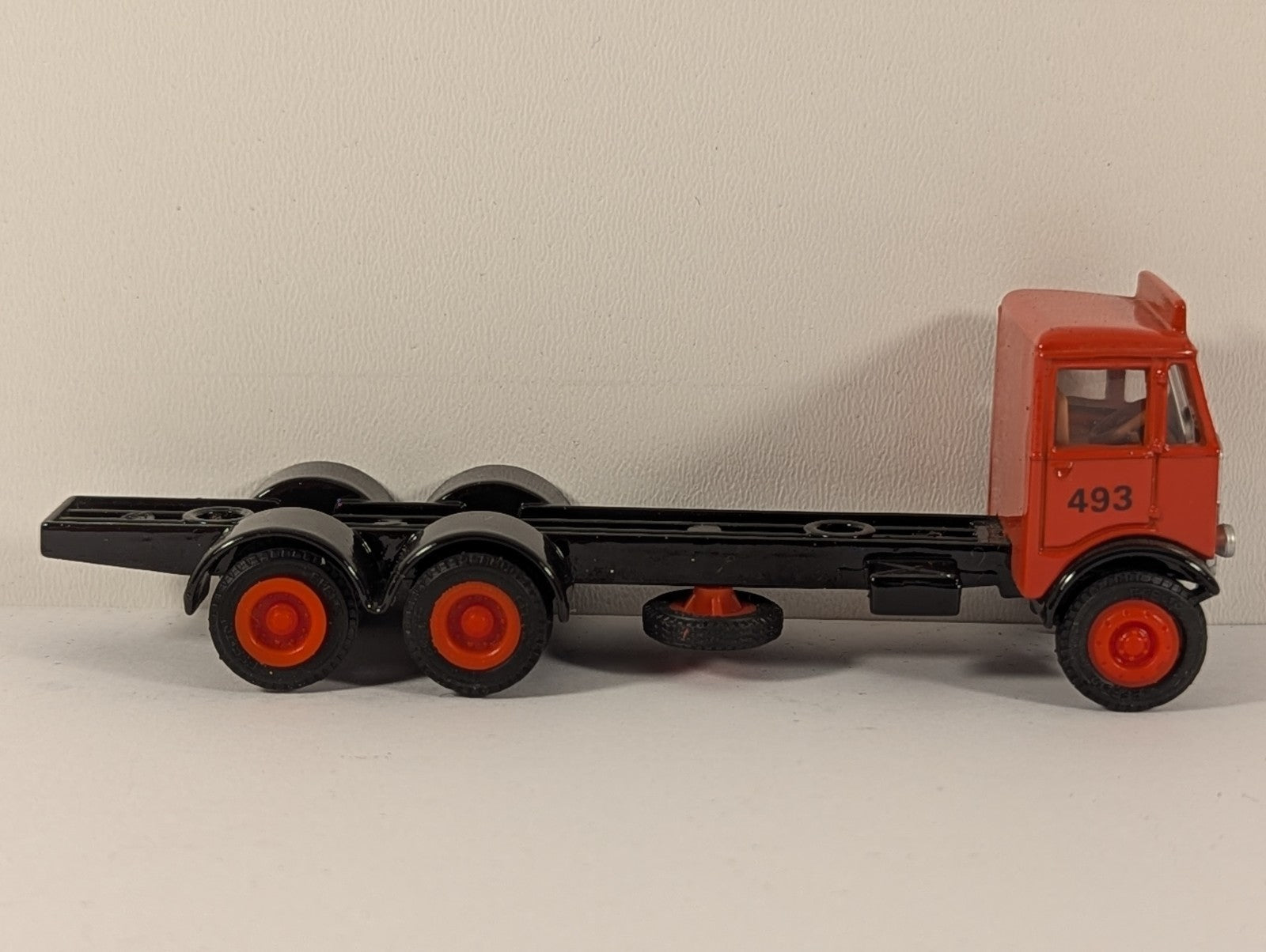 EFE AEC Mammoth Major 6-Wheel Flatbed – Wimpey Livery – 1:76 Scale