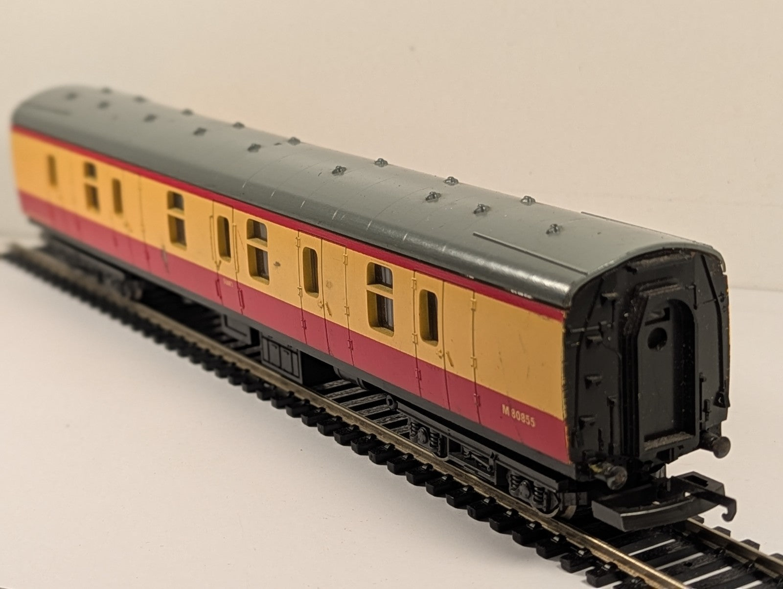 Lima OO Gauge BR Mk1 BSK Brake Second Corridor Coach M80855 Crimson