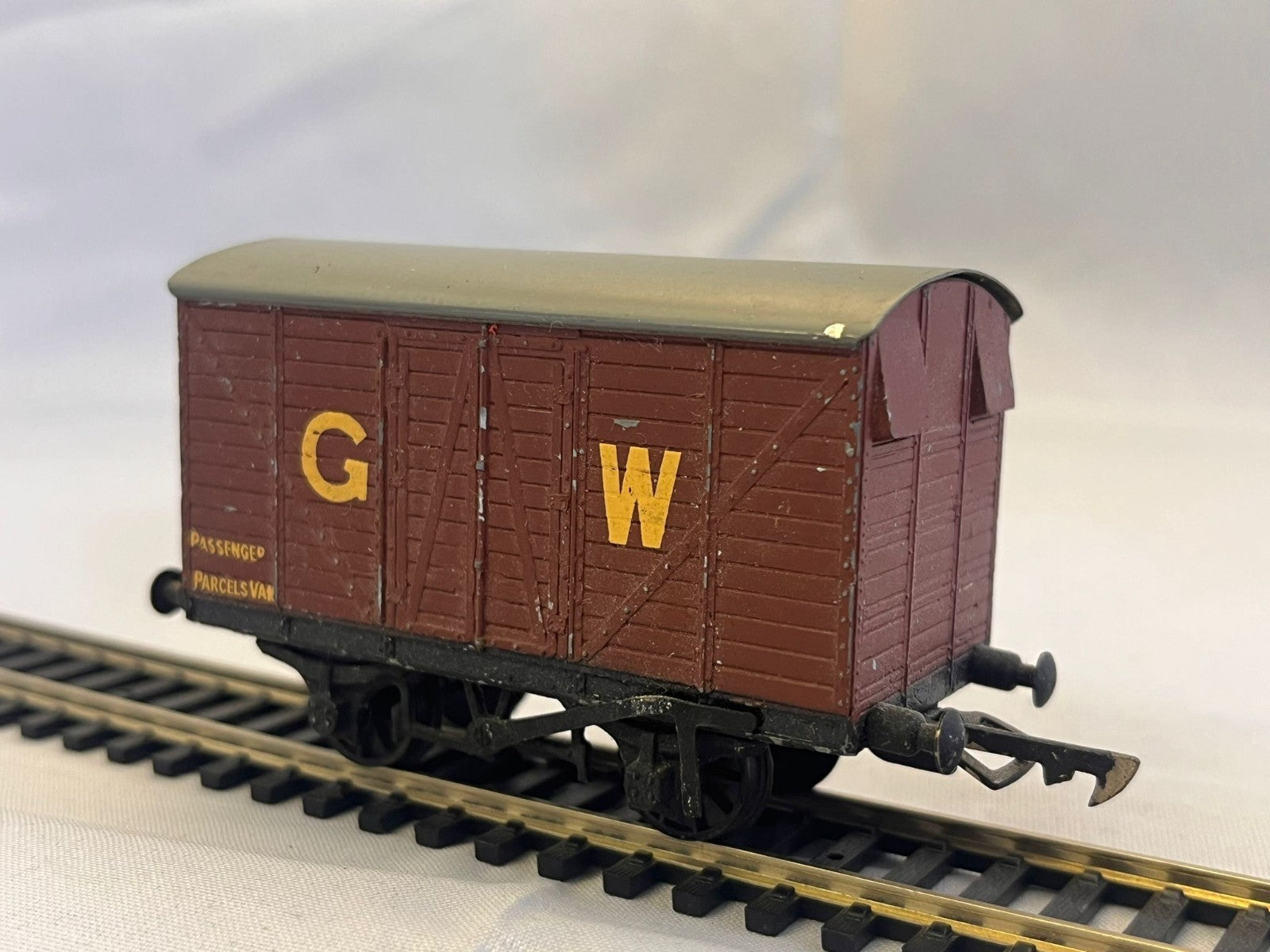 Graham Farrish Vent Van Red/Brown Finish