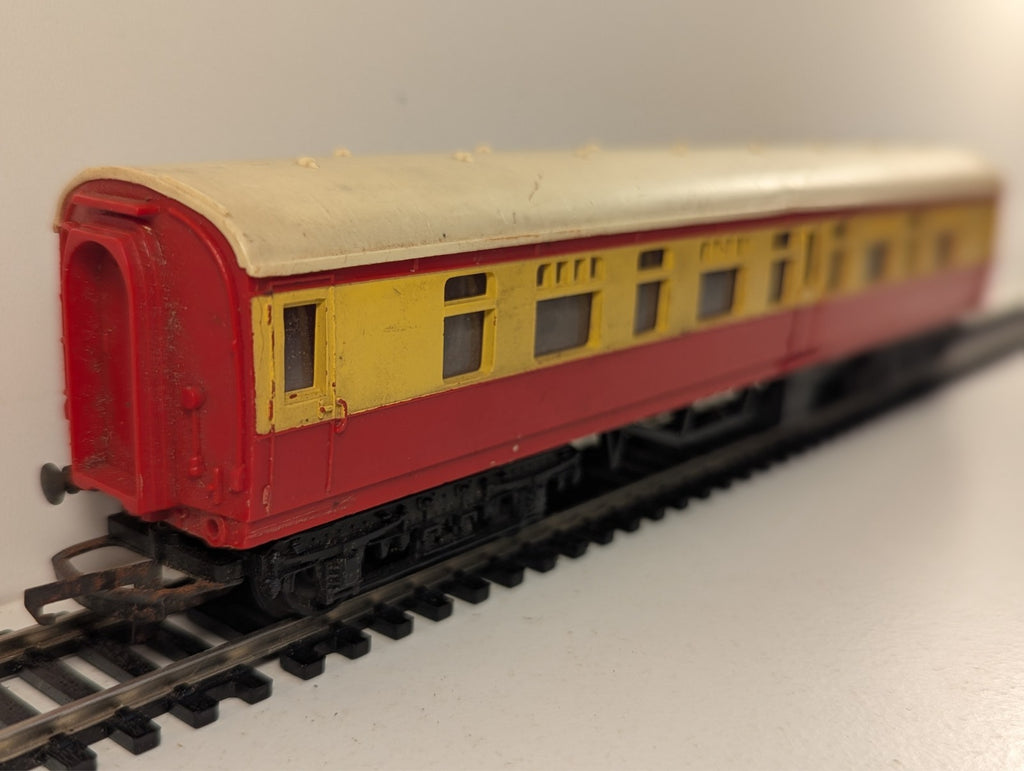 Tri-ang R29 OO Gauge Maroon & Cream Composite Coach