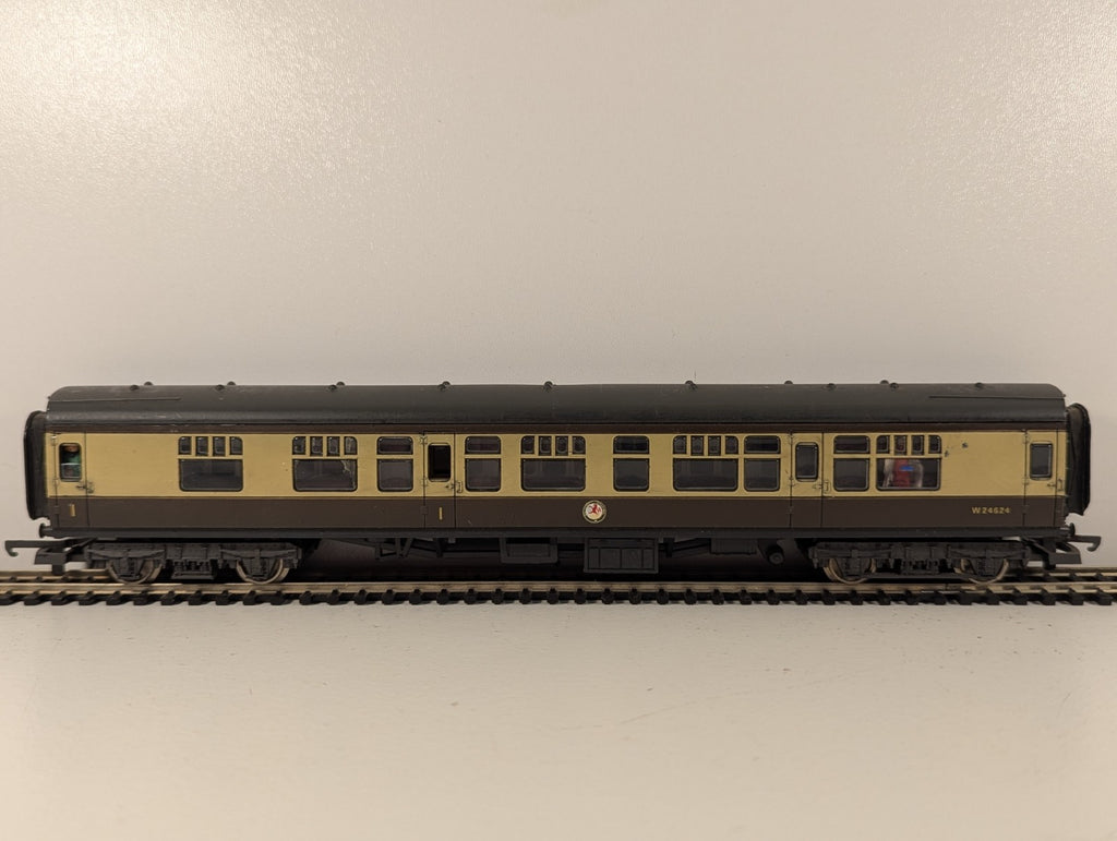 Lima 305313 OO Gauge BR Mk1 Composite Corridor Coach Chocolate & Cream