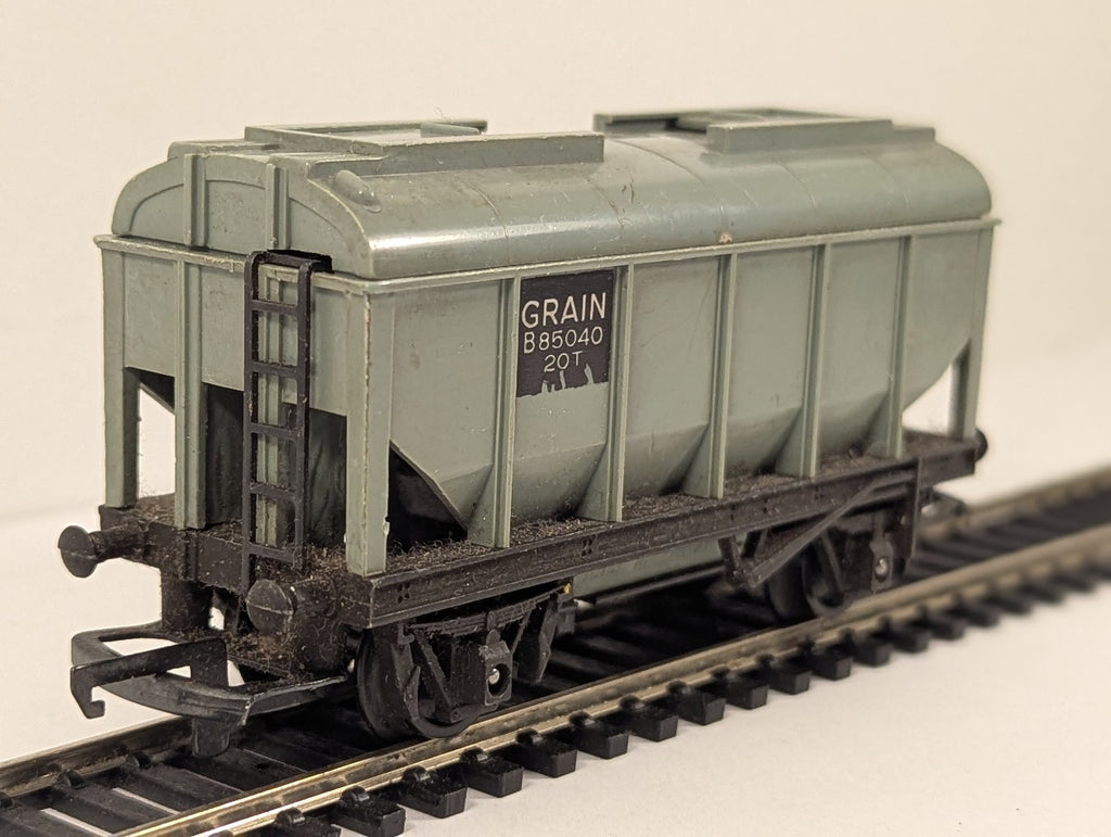 Tri-ang OO Gauge Operating 20T Grain Wagon Goods Wagon B85040 BR Grey R224
