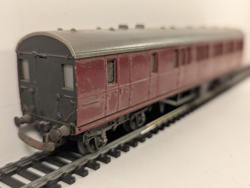 Tri-ang OO Gauge BR Suburban Brake Coach Passenger Coach M43171 BR Maroon R.121