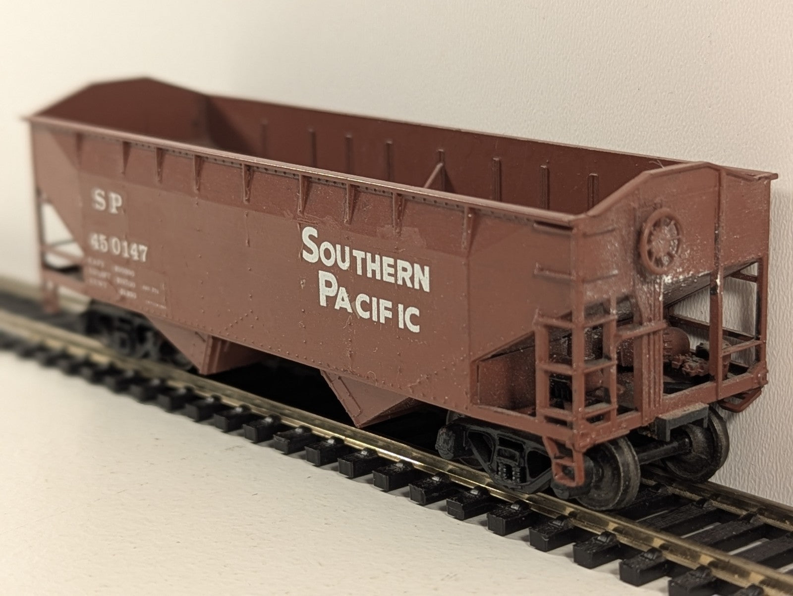 Athearn HO Gauge Southern Pacific Hopper Wagon – Renumbered