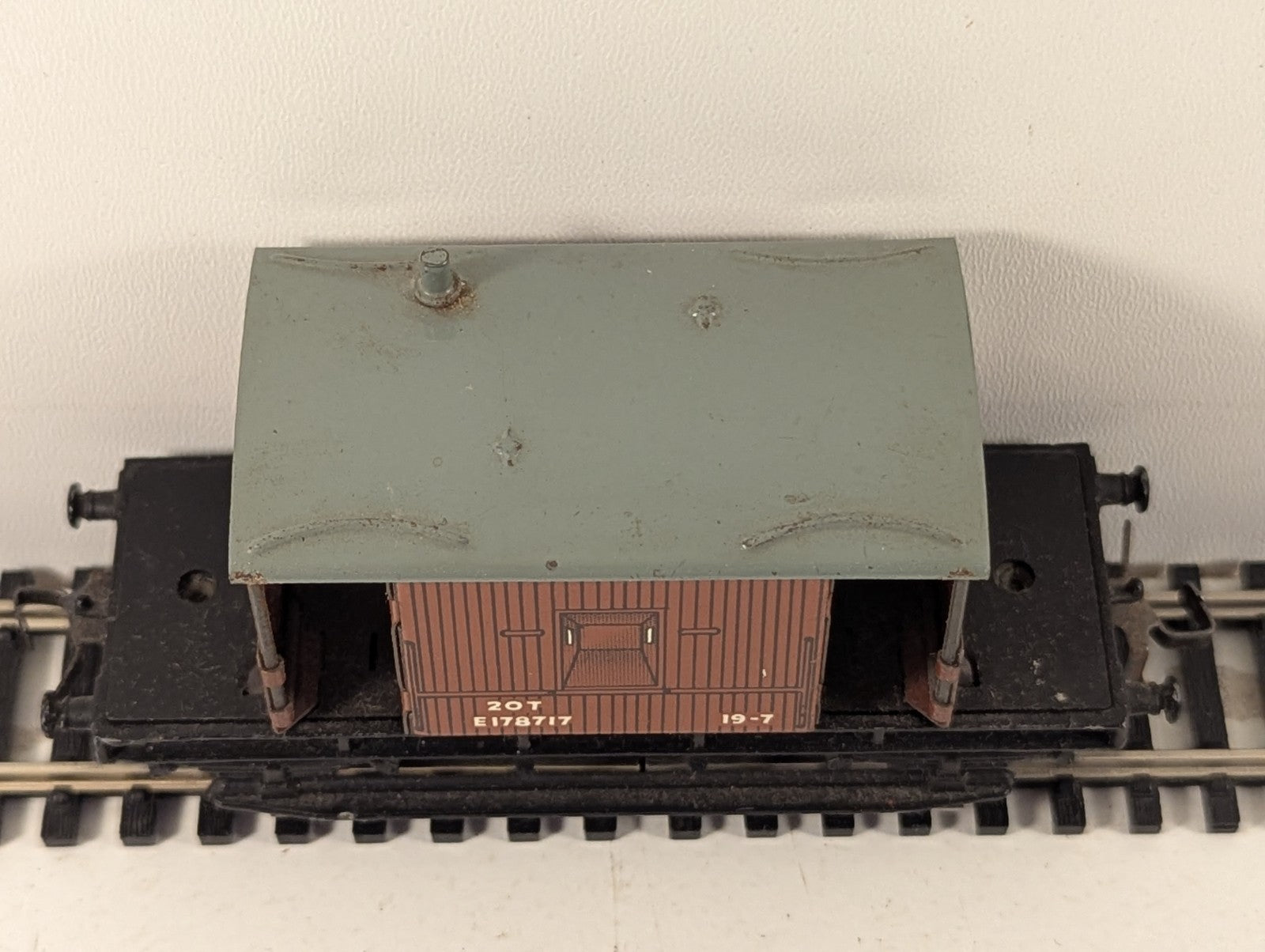 Hornby Dublo OO Gauge Tinplate 20 Ton Goods Brake Van