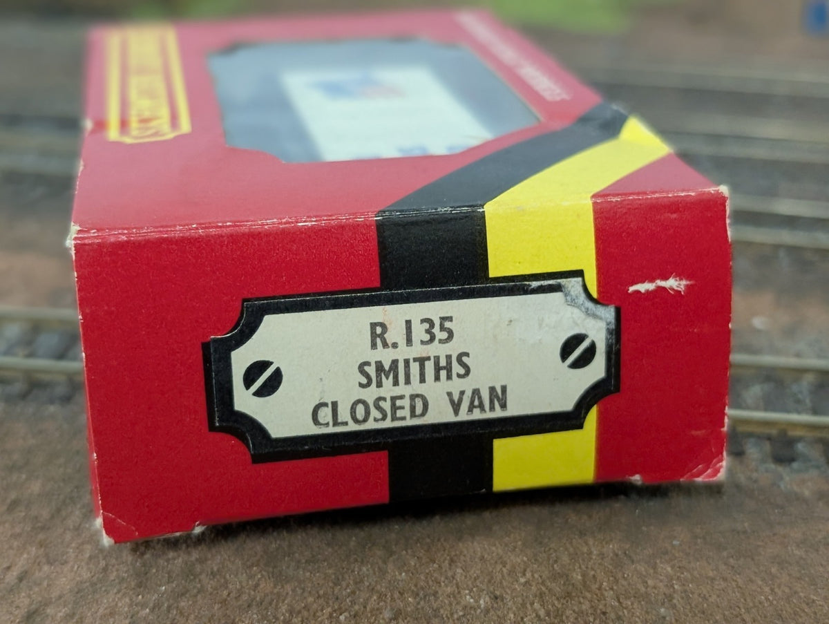 Hornby R135 R.135 Smiths Snacks Closed Van  OO Gauge