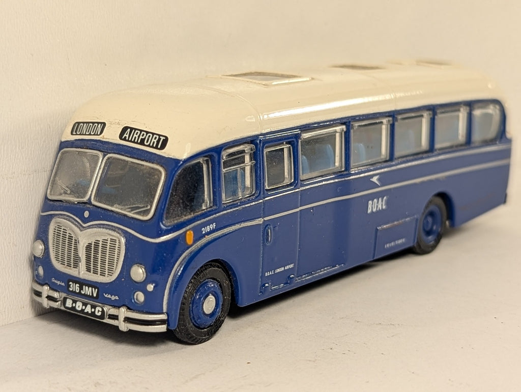 Exclusive First Editions 1:76 Bedford SB Duple Vega Bus 316 JMV B.O.A.C. 18705