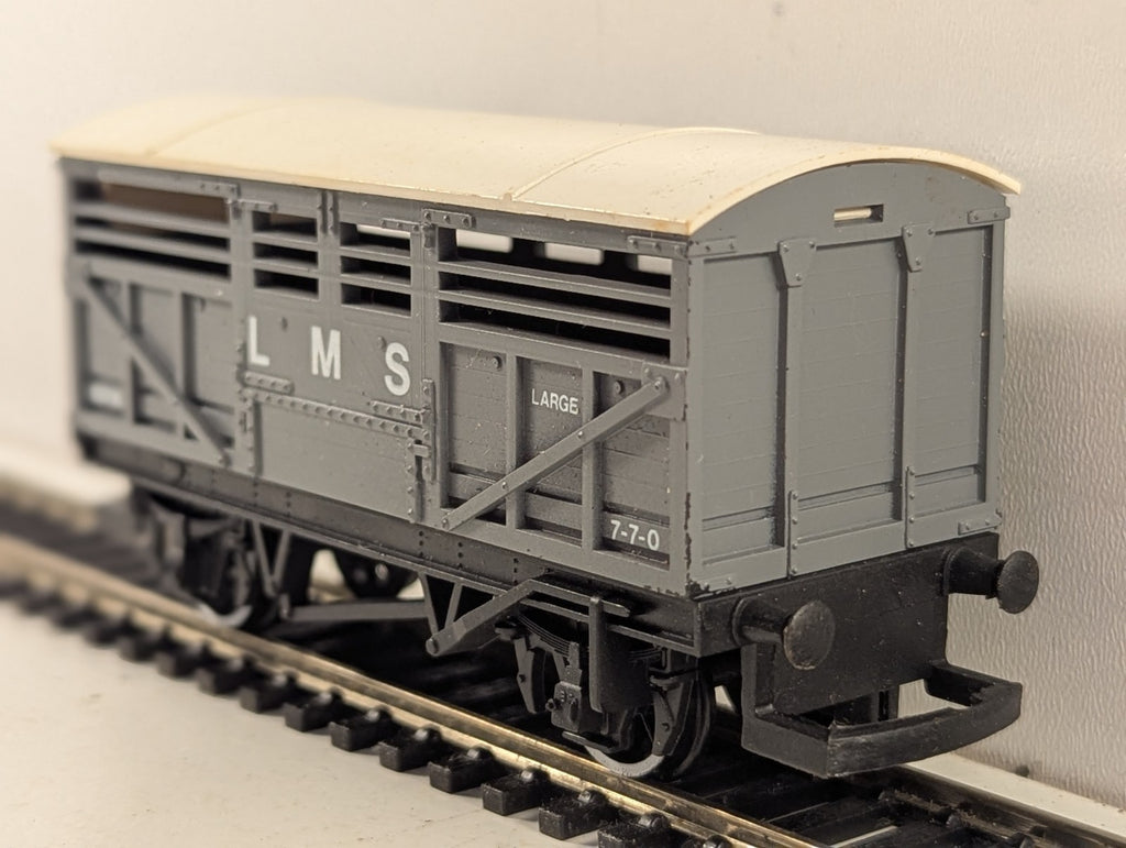 Hornby OO Gauge LMS Cattle Wagon Goods Wagon 23716 LMS Grey R237