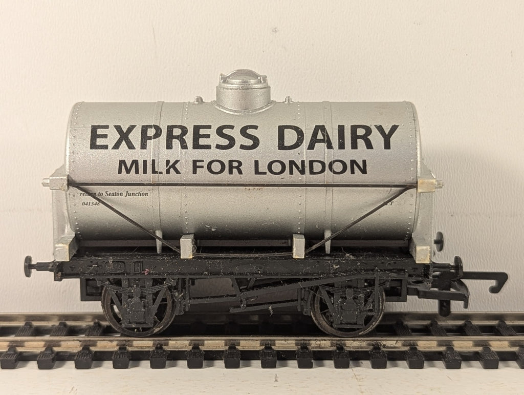 Dapol OO Gauge 4-Wheel Milk Tank Wagon Goods Wagon 041348 Express Diary