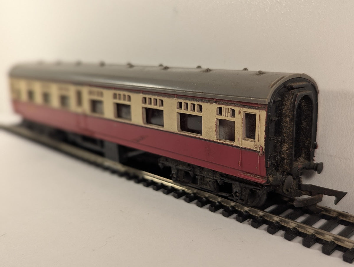 Tri-ang OO Gauge BR Mk1 Composite Coach Passenger Coach M24001