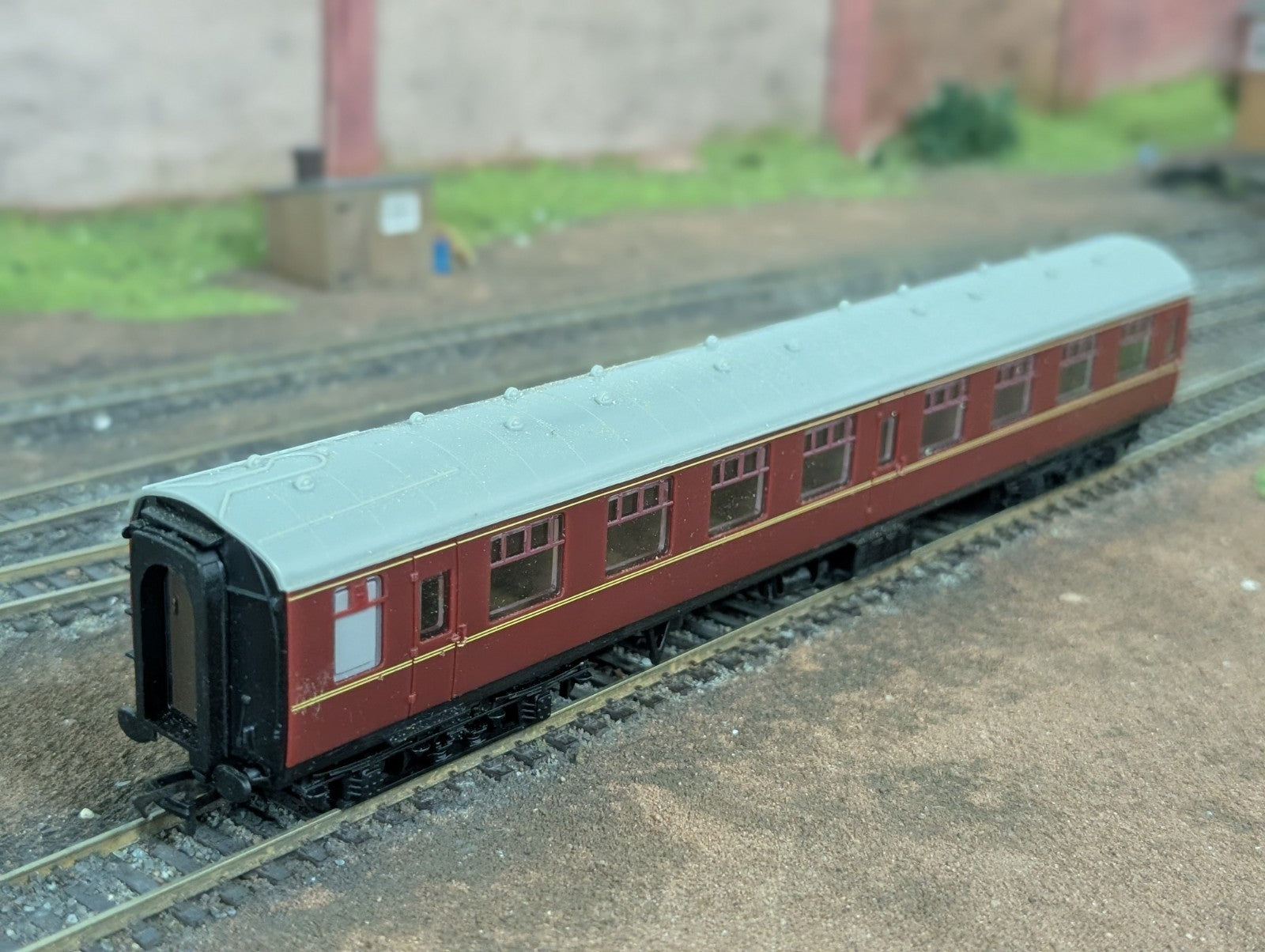 Hachette Model Railway OO Gauge BR Mk1 Coach BR Maroon