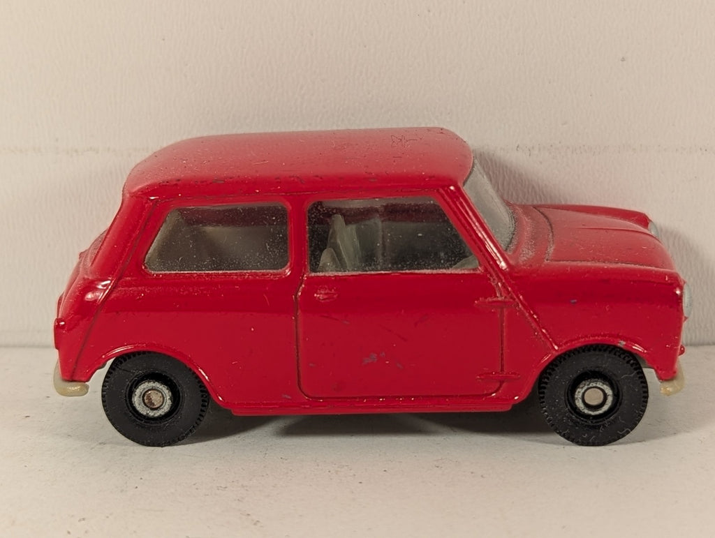 Corgi 1:64 Morris Mini Minor Die-cast Model Vehicle MIN 1 Red