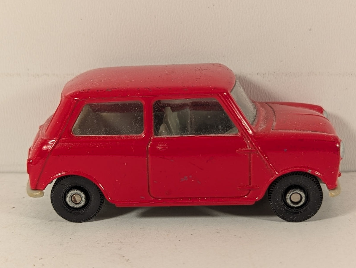 Corgi 1:64 Morris Mini Minor Die-cast Model Vehicle MIN 1 Red