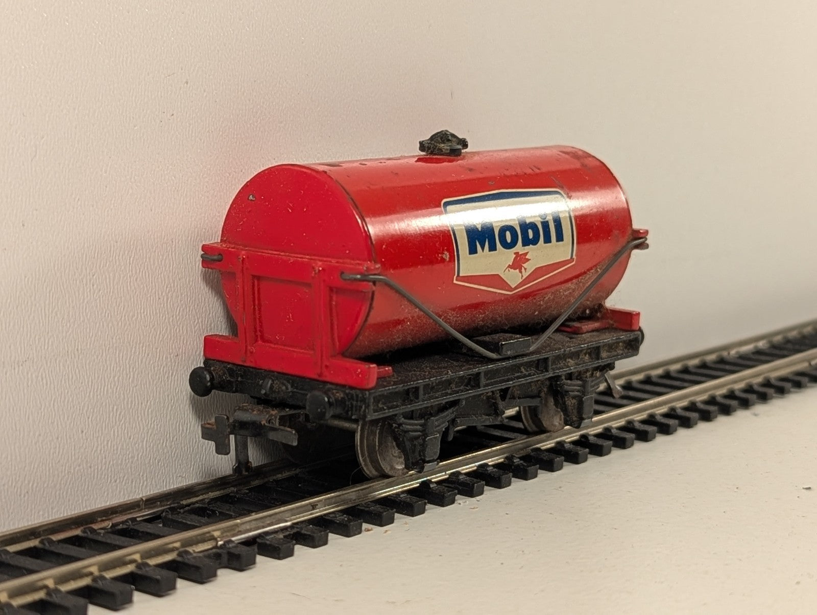 Hornby Dublo 32084 OO Gauge D1 Mobil Tank Wagon - Boxed