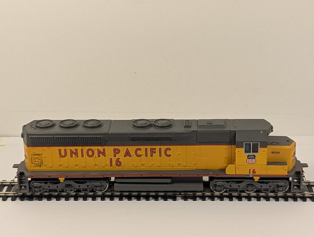 Bachmann HO Scale EMD GP40 Diesel Locomotive 16