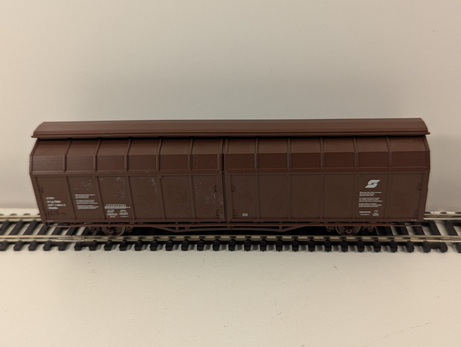 Roco H0 Sliding Wall Wagon DB Freight – Missing Buffers