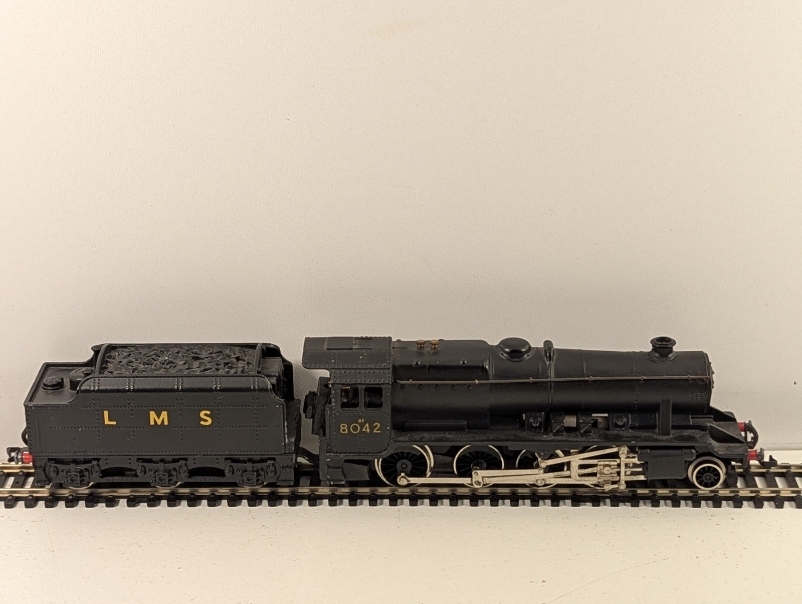 Wrenn W2225 OO Gauge LMS Class 8F 8042 Black Boxed