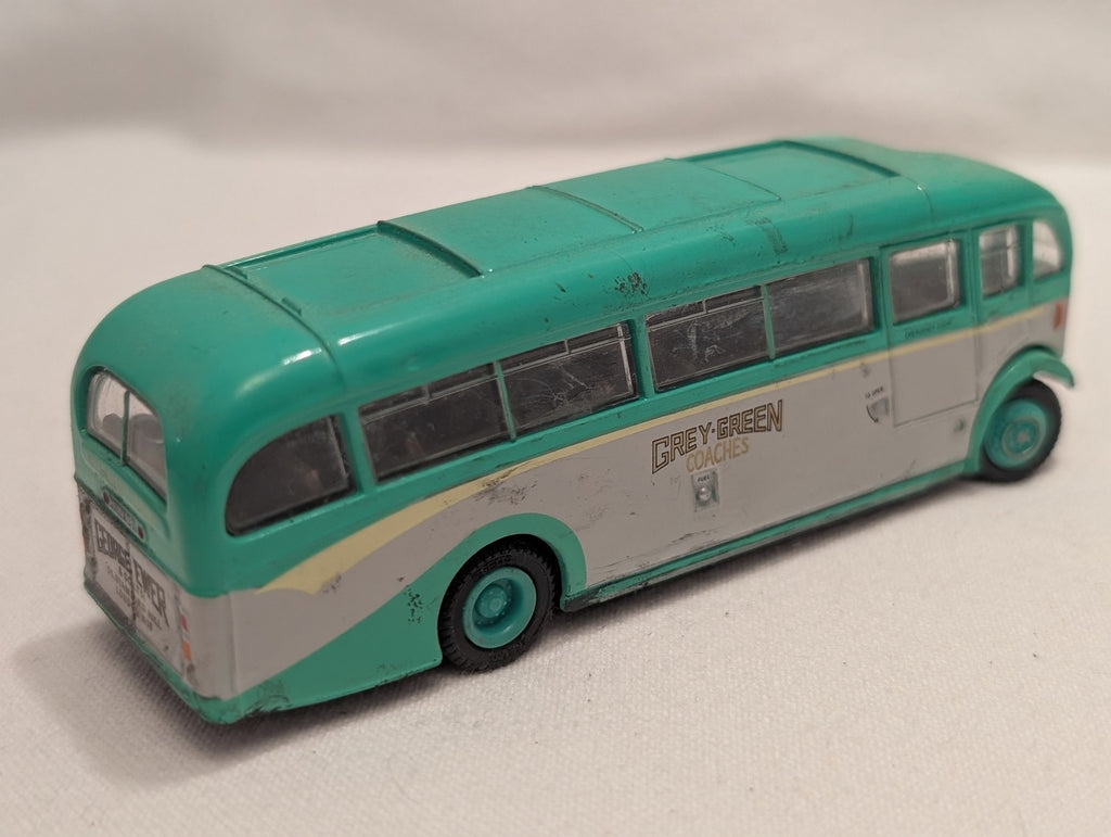 Exclusive First Editions 1:76 A.E.C. Regal Halfcab Coach Die-cast Coach HLW 981