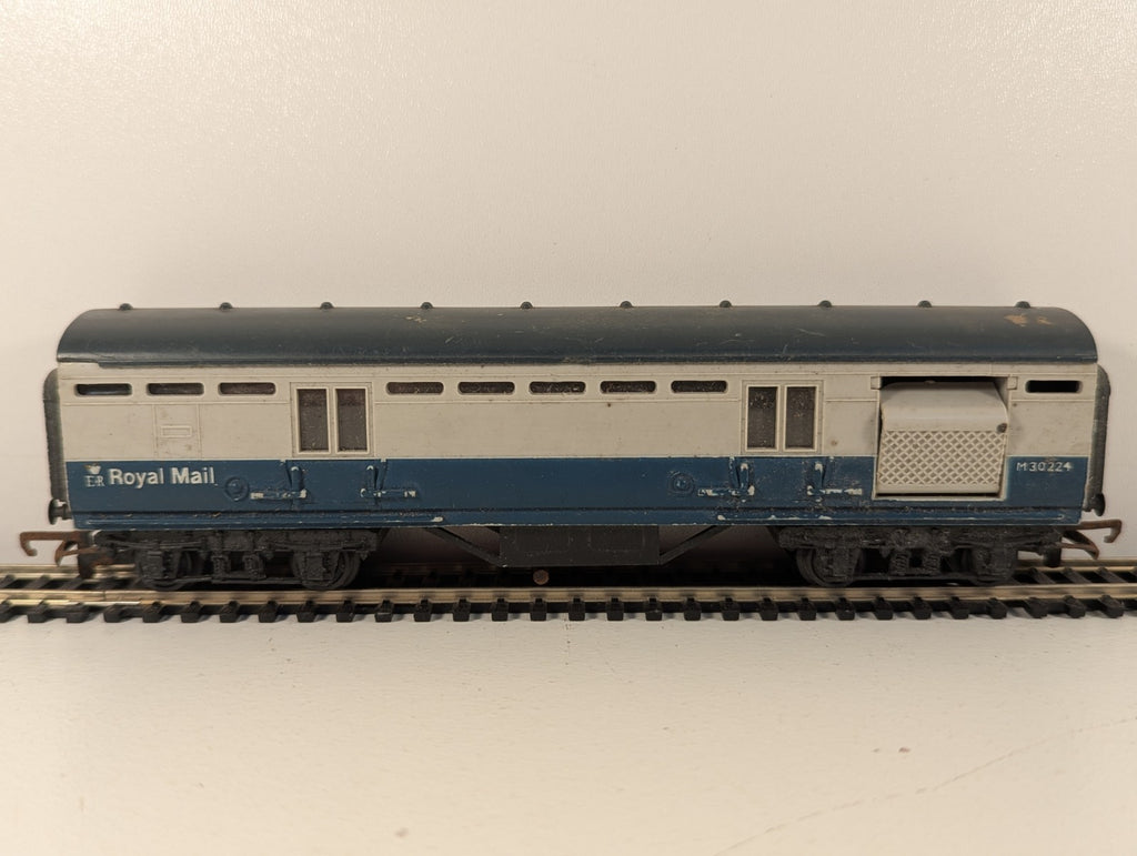 Tri-ang Hornby R402 OO Gauge Royal Mail Coach BR Blue Grey