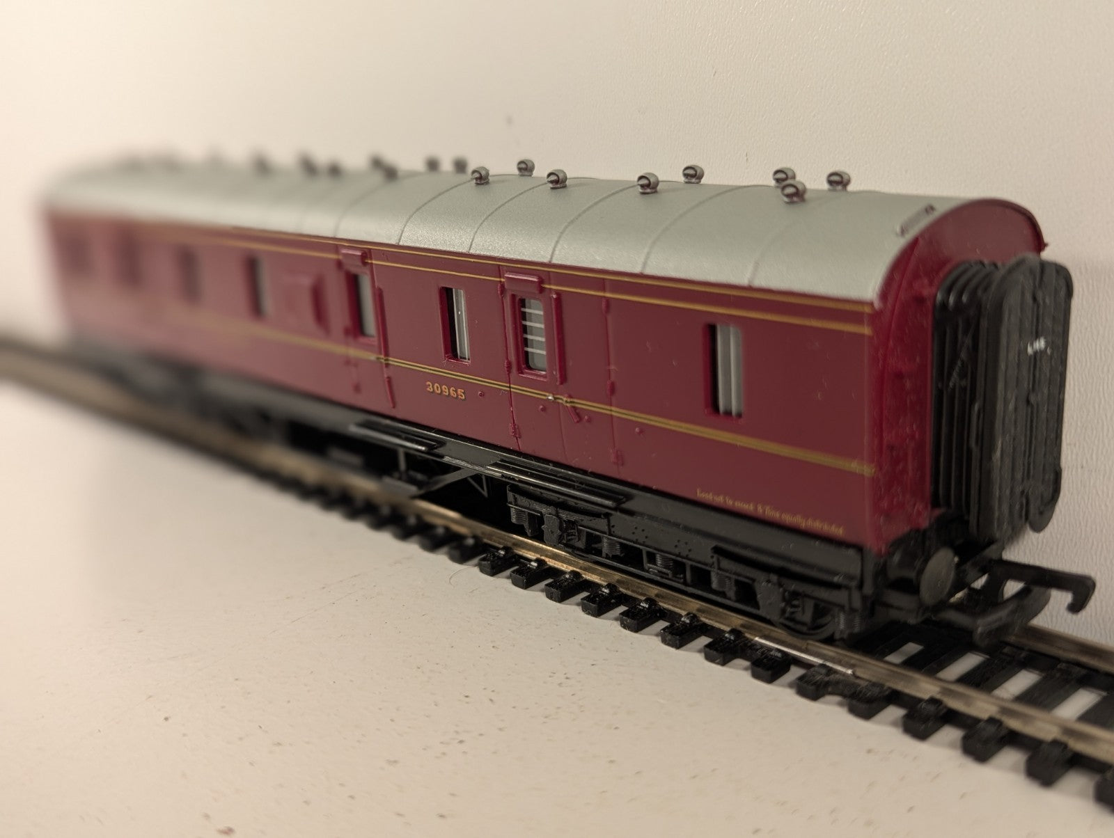 Mainline 37118 LMS 50ft Parcels Van OO Gauge - Boxed