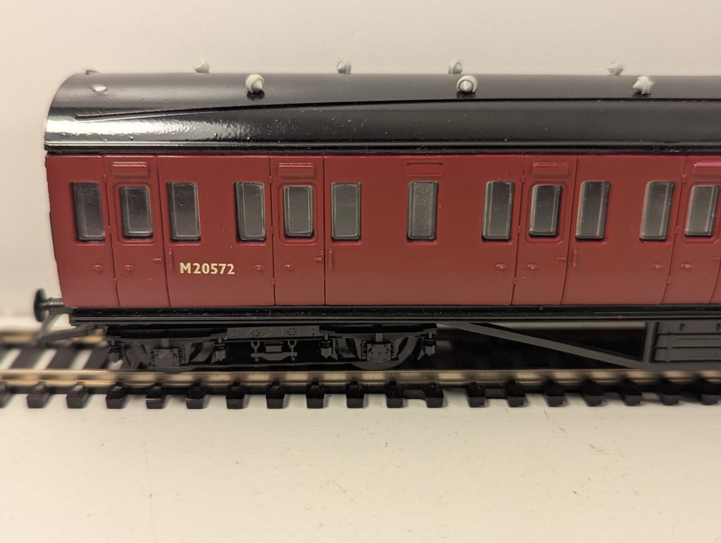 Dapol OO Gauge Stanier 57ft Brake Coach M20572 BR Carmine – Lights