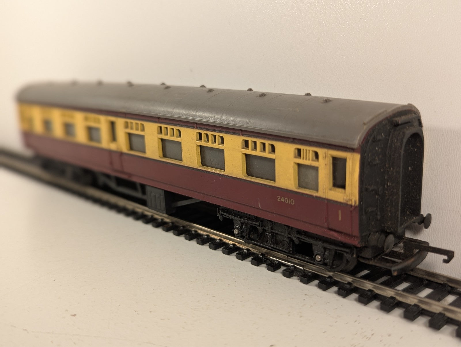 Tri-ang R29 OO Gauge British Railways Main Line Composite Coach