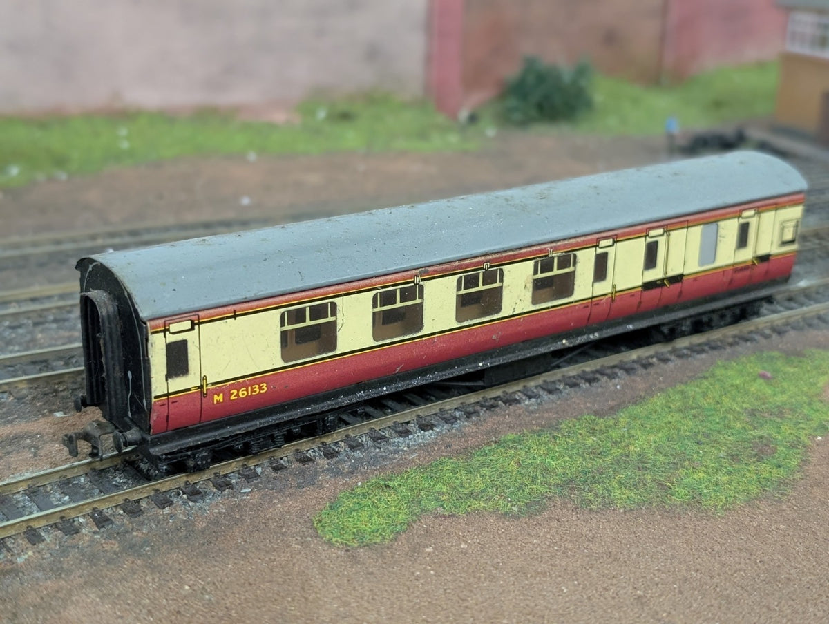 Hornby Dublo 32018 OO Gauge BR Red/Cream Stanier Coach M26133