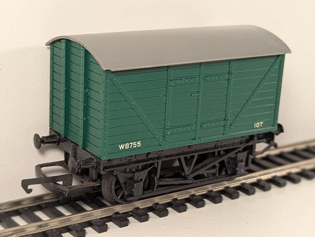 Tri-ang Hornby R11 / R14 BR 10T Closed Goods Van – W8755