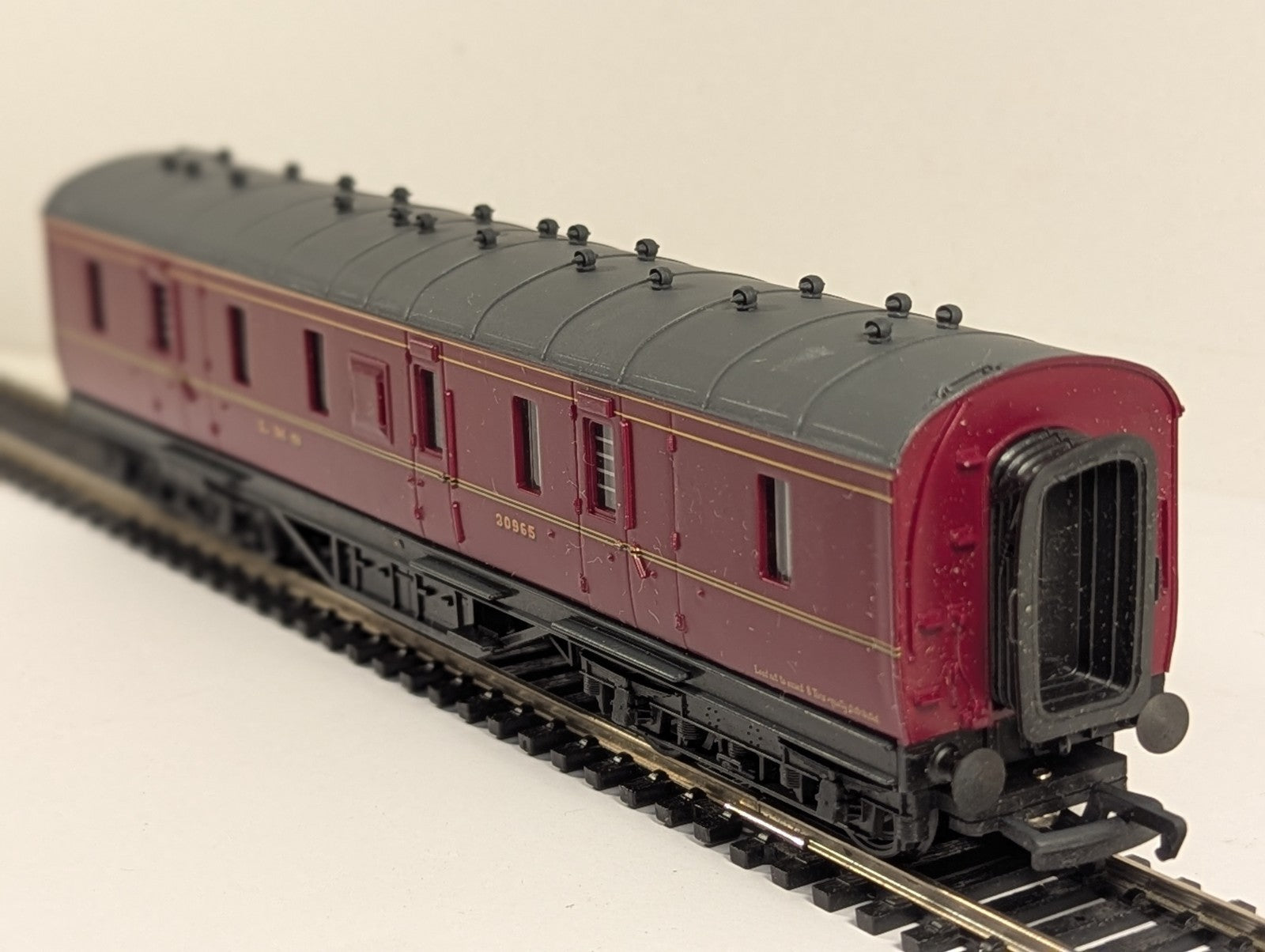 Mainline 37118 LMS 50ft Parcels Van BG Maroon OO Gauge Boxed
