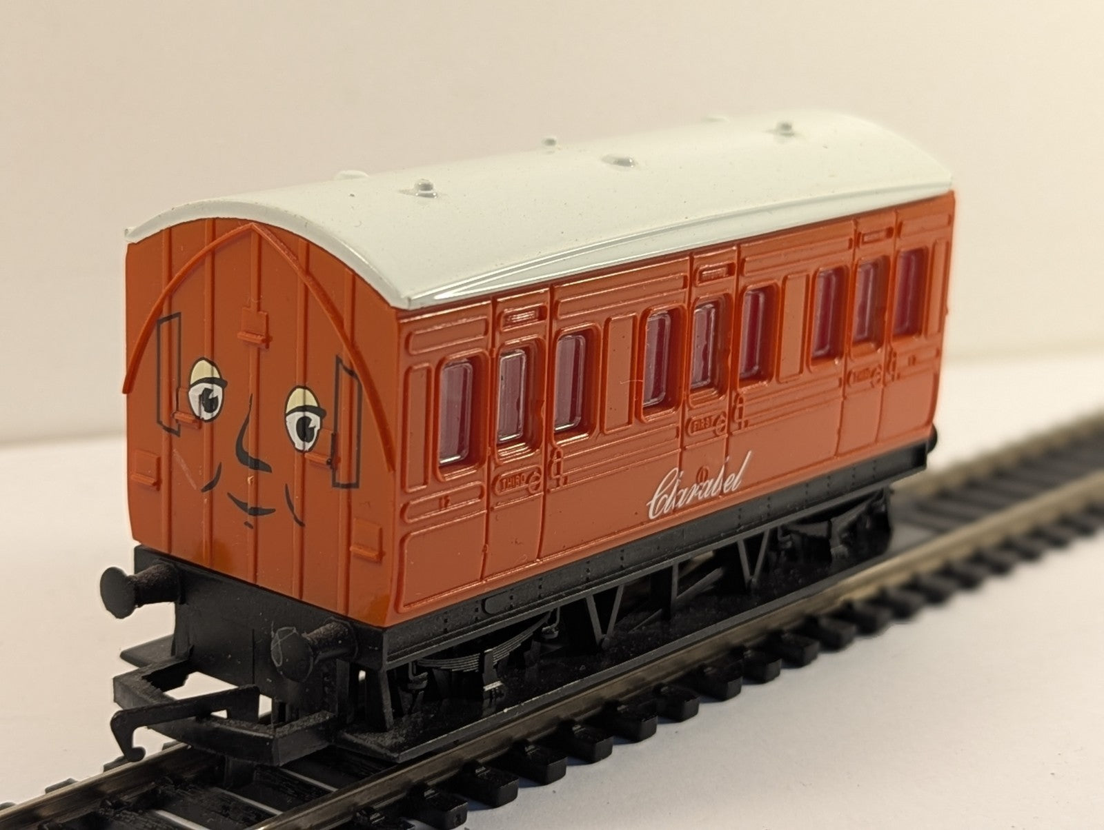 Hornby OO Gauge Thomas & Friends Clarabel Coach