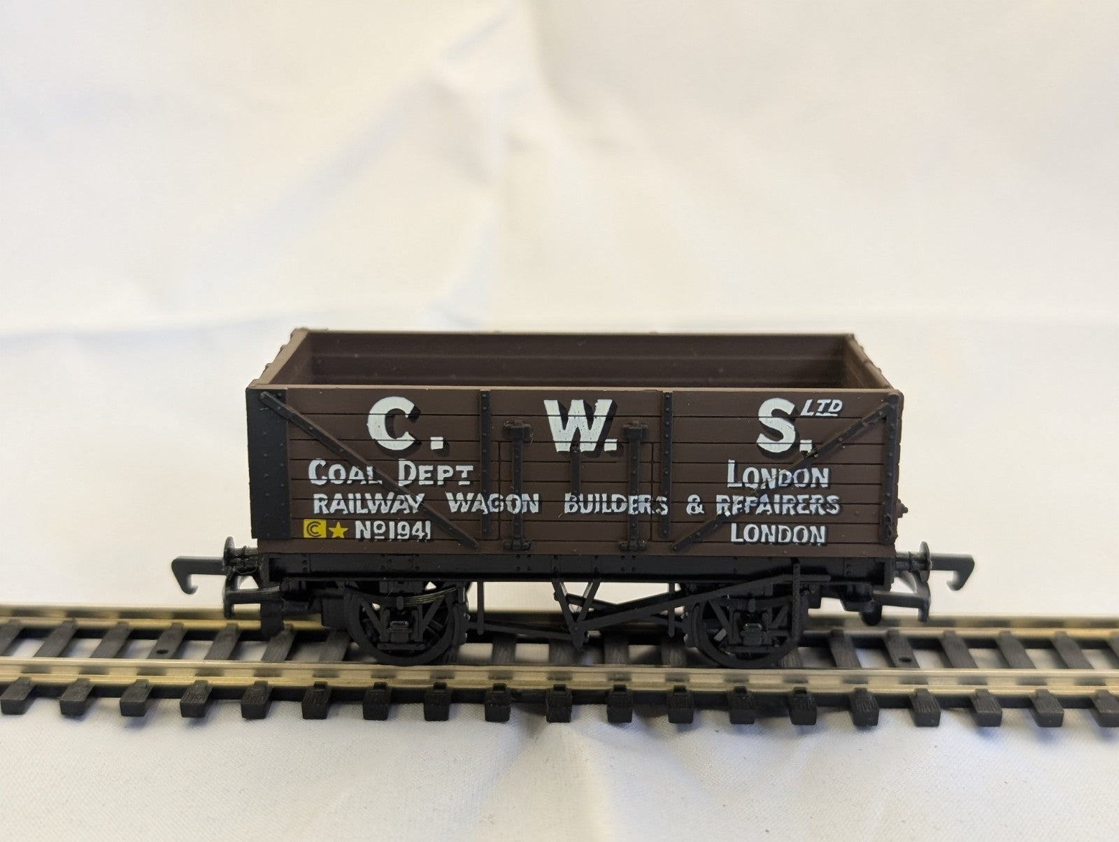 Mainline Railways 37-129 7 Plank Wagon C.W.S.