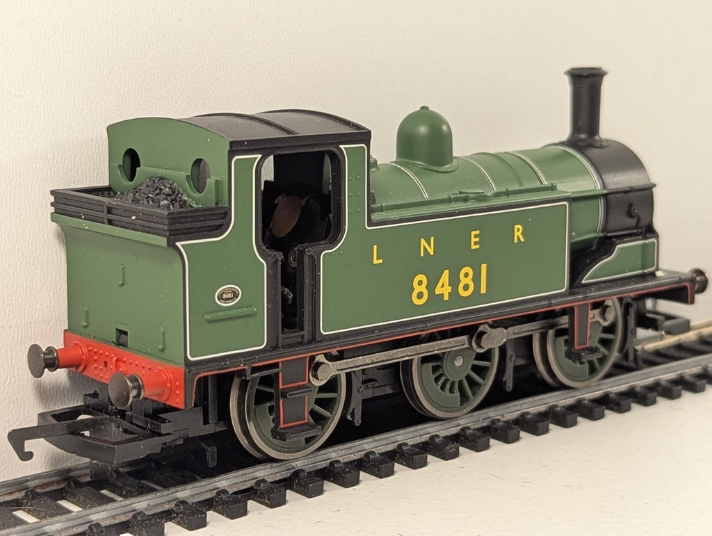 Hornby R2164A OO Gauge Class J83 0-6-0T LNER 8481 Apple Green