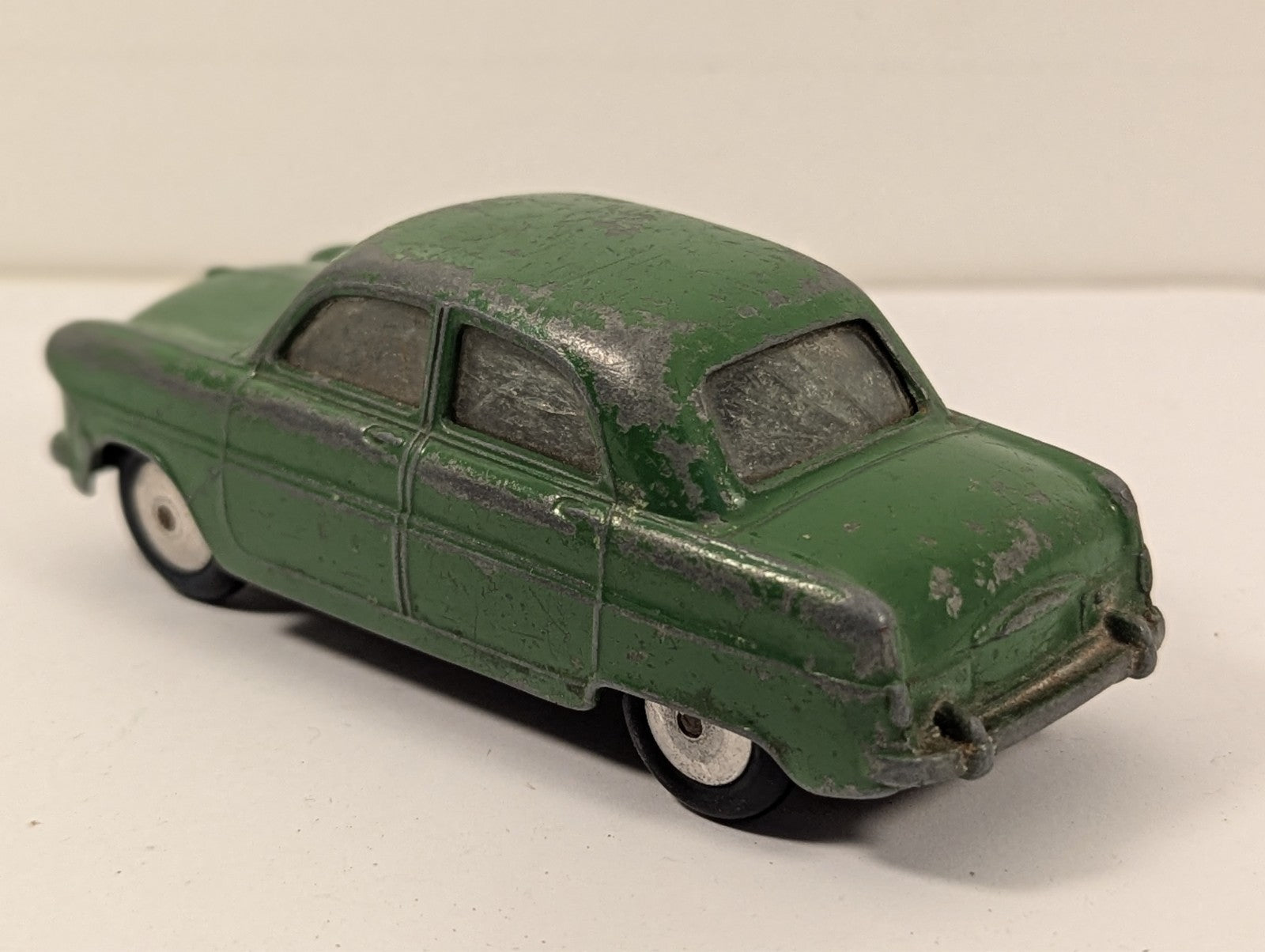 Corgi Toys 200 Ford Consul Saloon 1:43 Scale - Chipped Paint